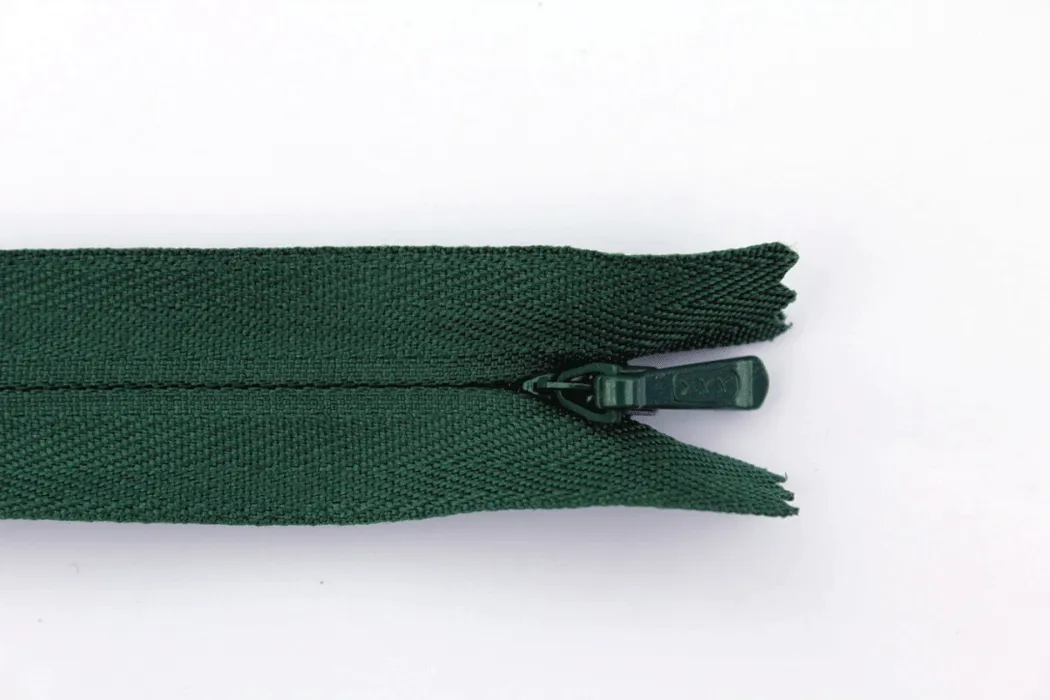 23cm/9" Concealed Zip - Bottle 590