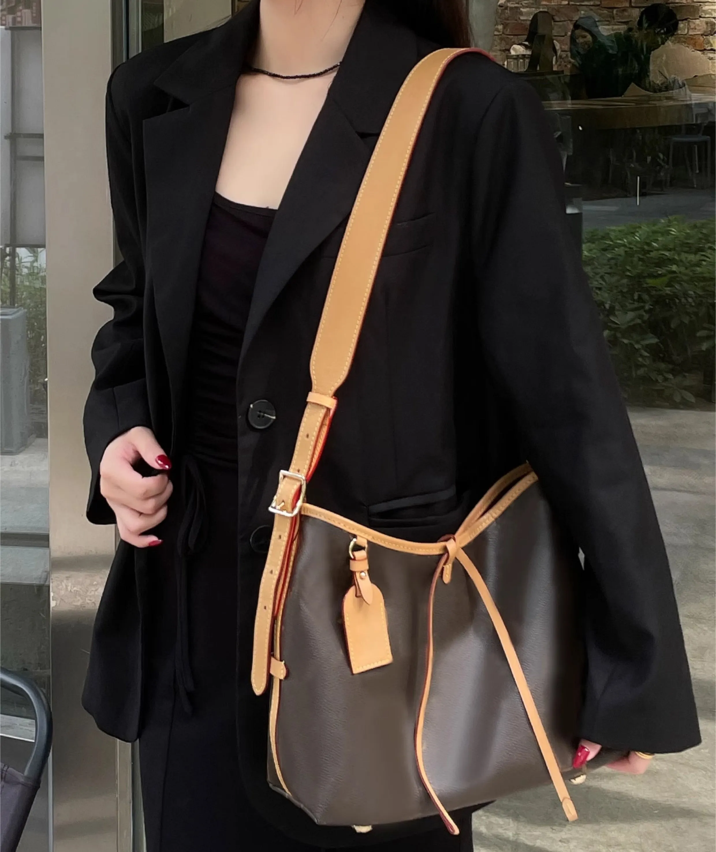 Carryall shoulder strap extension, suitable for replacing the short strap on small women's bags, a handmade genuine leather shoulder strap extension accessory.