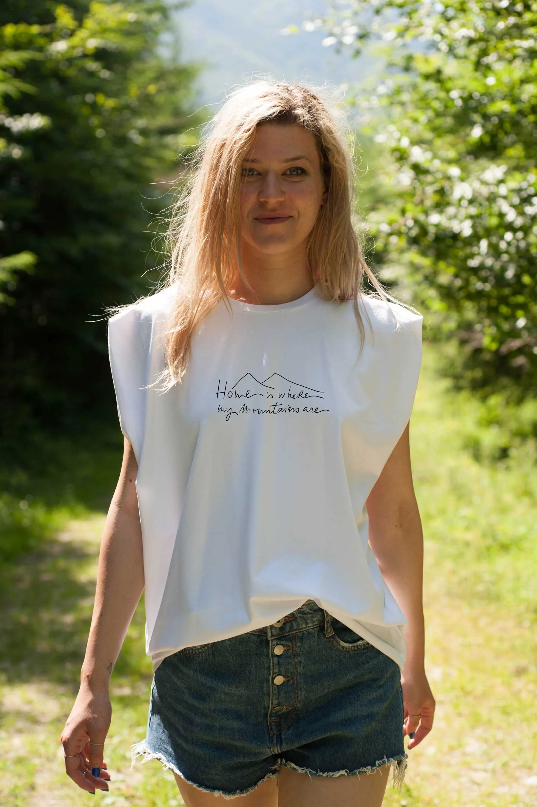 HOME IS WHERE MY MOUNTAINS ARE Sleeveless T-shirt